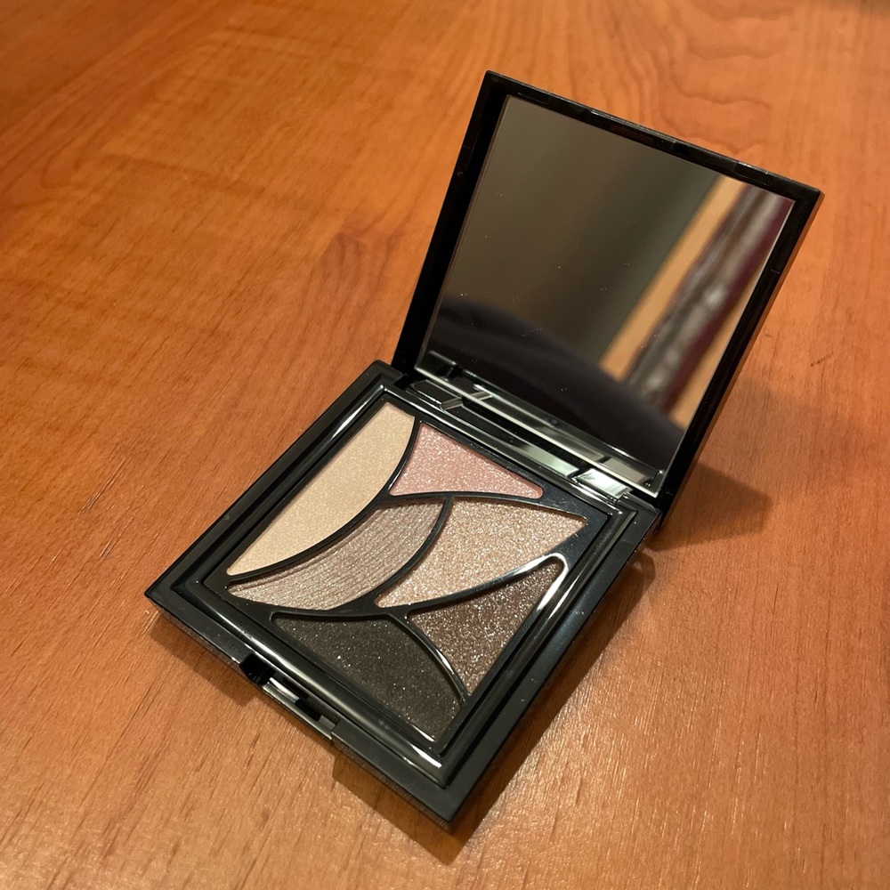 Estée Lauder Instant Intense Eyeshadow in Platinum Petal and Amber Alloy
